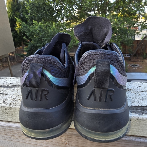 Nike Black and Blue Athletic Shoes with Air Max Cushioning - Picture 8 of 11